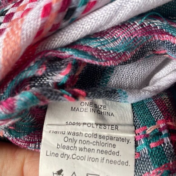 Aztec Designed Multicolored Lightweight Infinity Scarf (One Size) - Picture 5 of 12